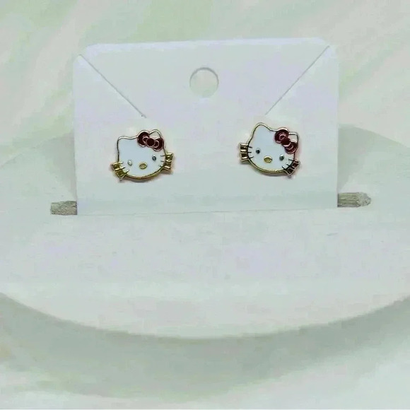 Hello Kitty Stud Earrings - Picture 2 of 5